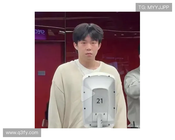 王楚钦夺冠后凯旋 面容疲惫人脸识别失误